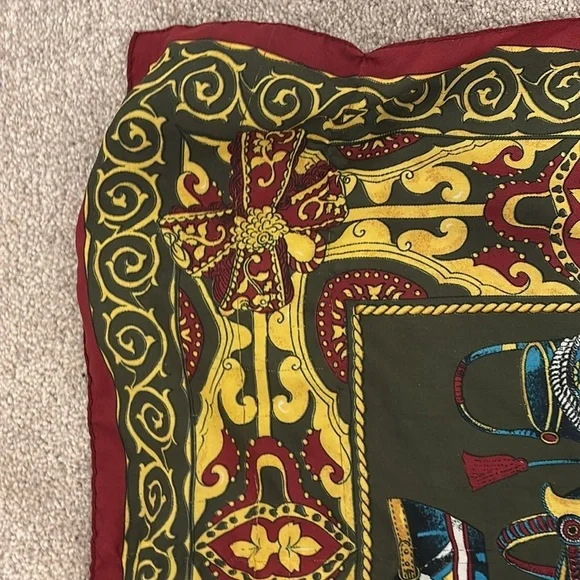 Vintage Baroque vintage scarf - Picture 7 of 16